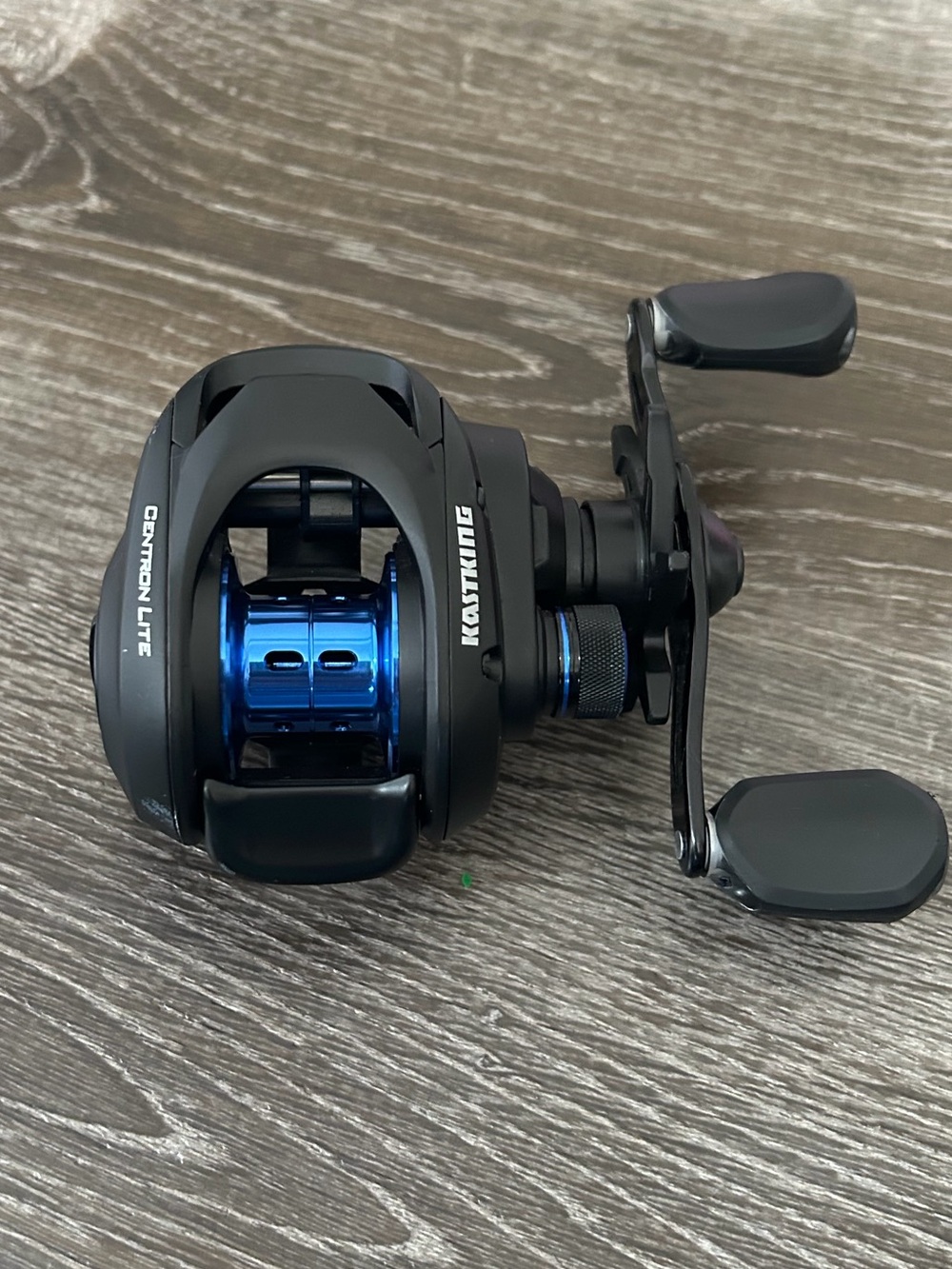 KastKing Right Baitcaster Fishing Reel NWOT